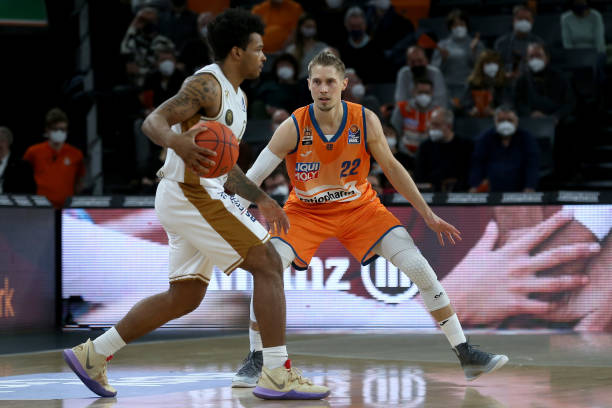 联再占优势 联再占优势